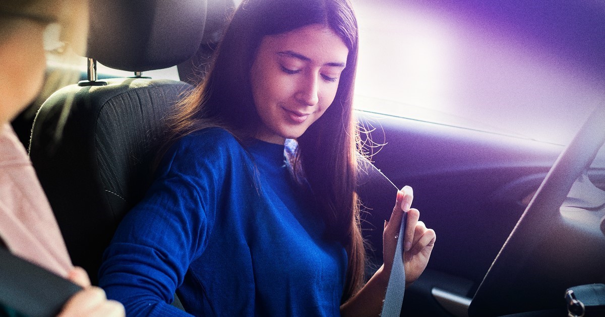 teen driver buckling seat belt