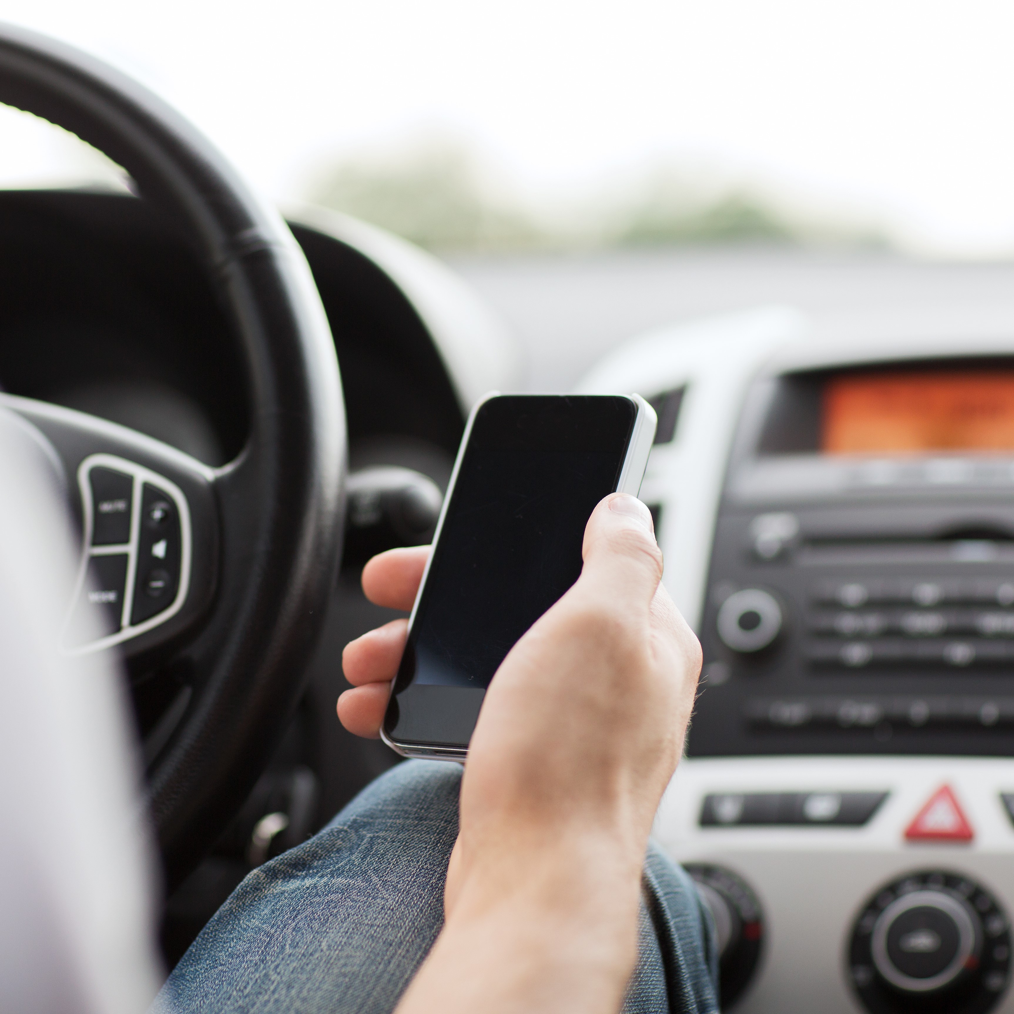 AAA shares tips to keep drivers focused on the road during Distracted Driving Awareness Month