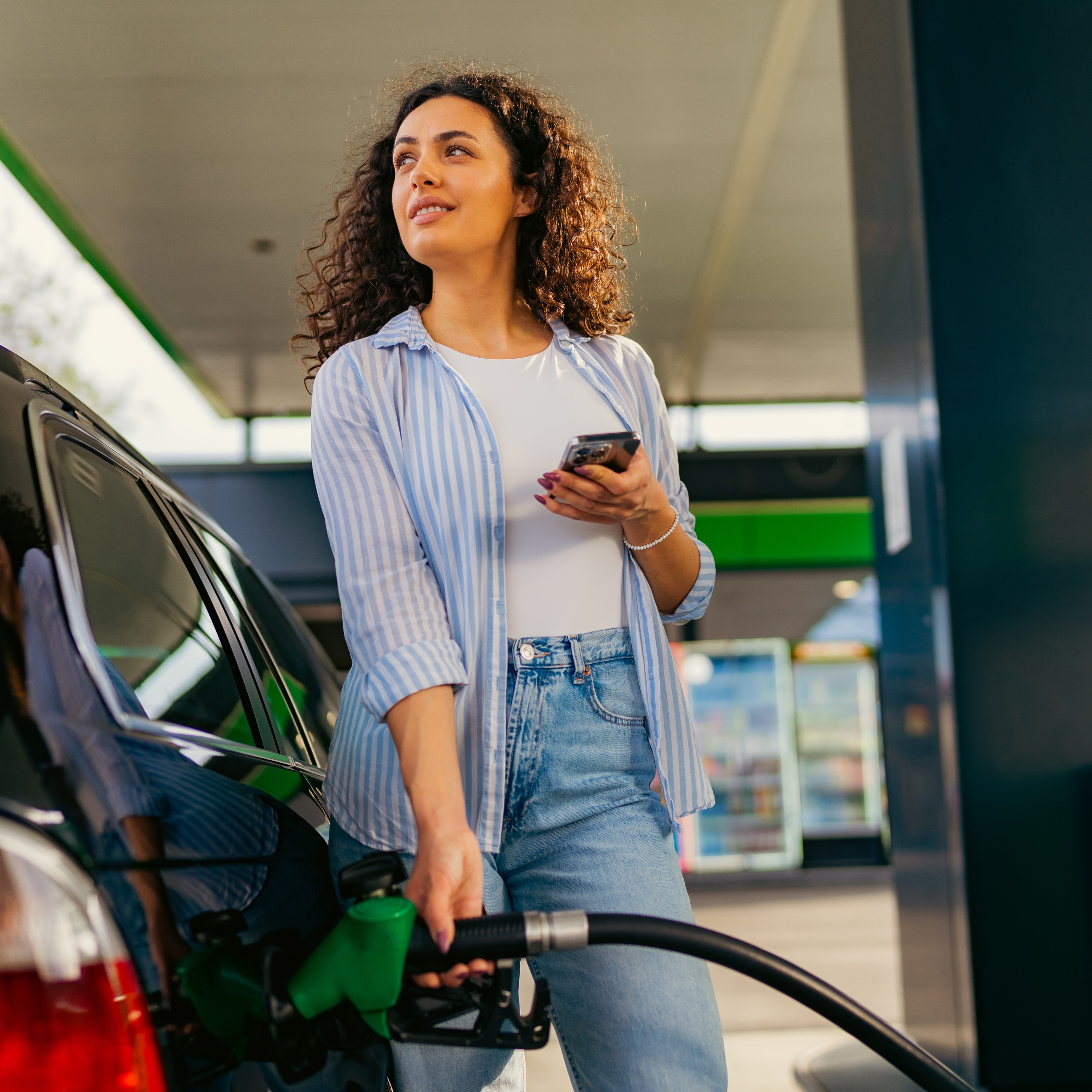 National average rises while New York drivers see a decline in prices at the pump
