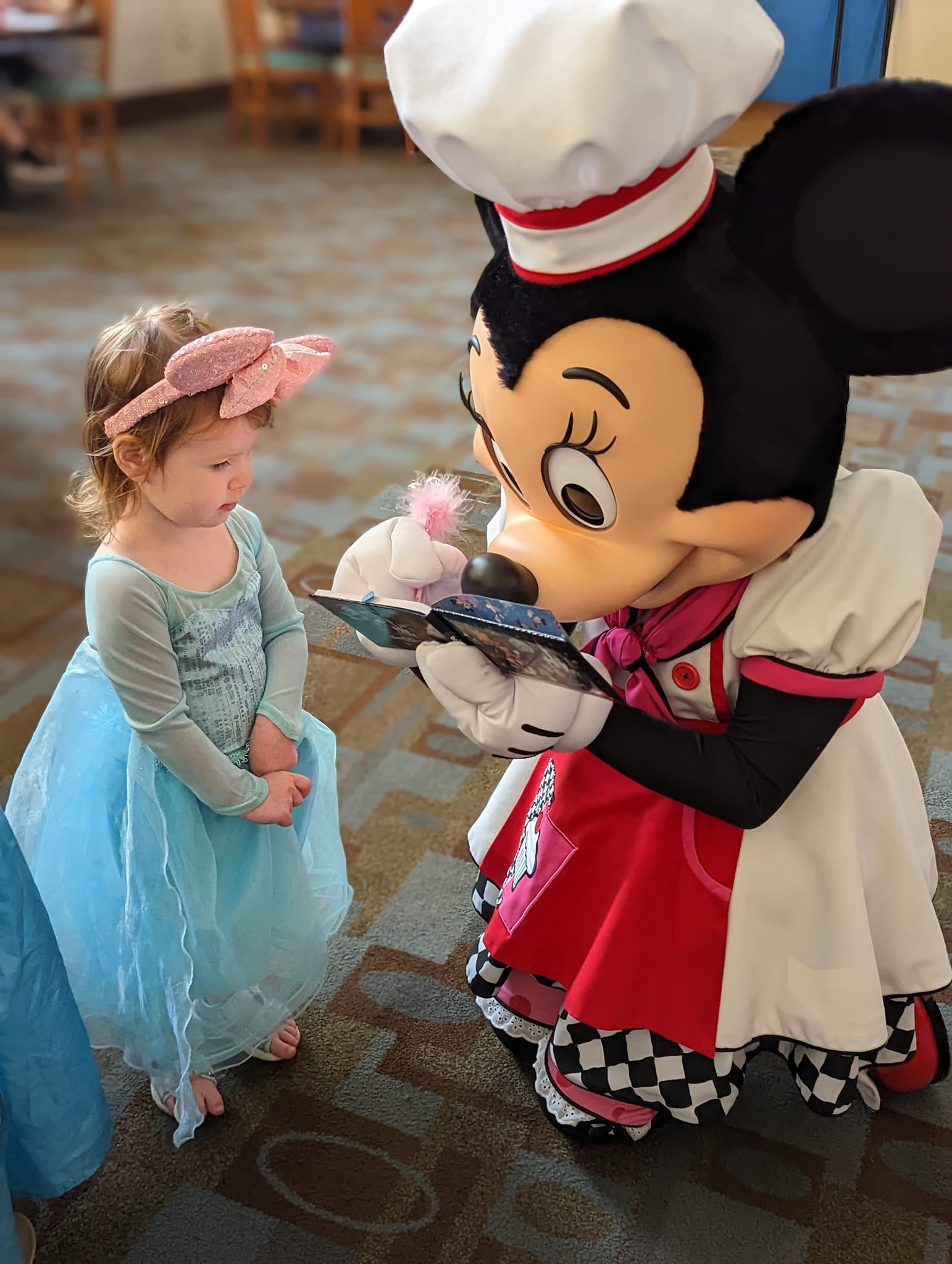 Glaser's daughter meets Minnie Mouse